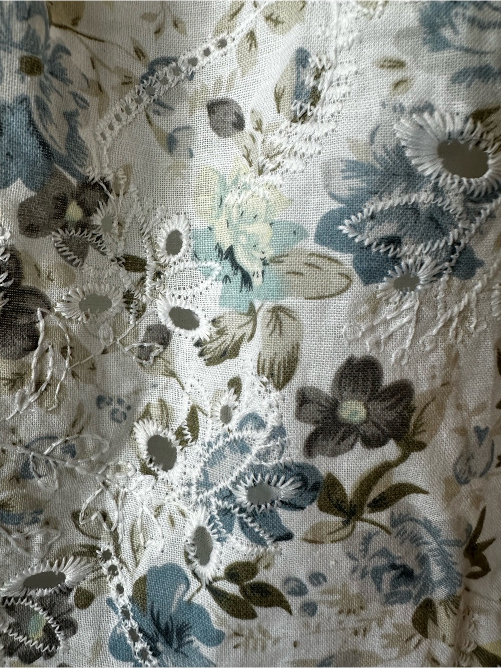En Saison White and Blue Floral Tiered Maxi Dress - Picture 3 of 4